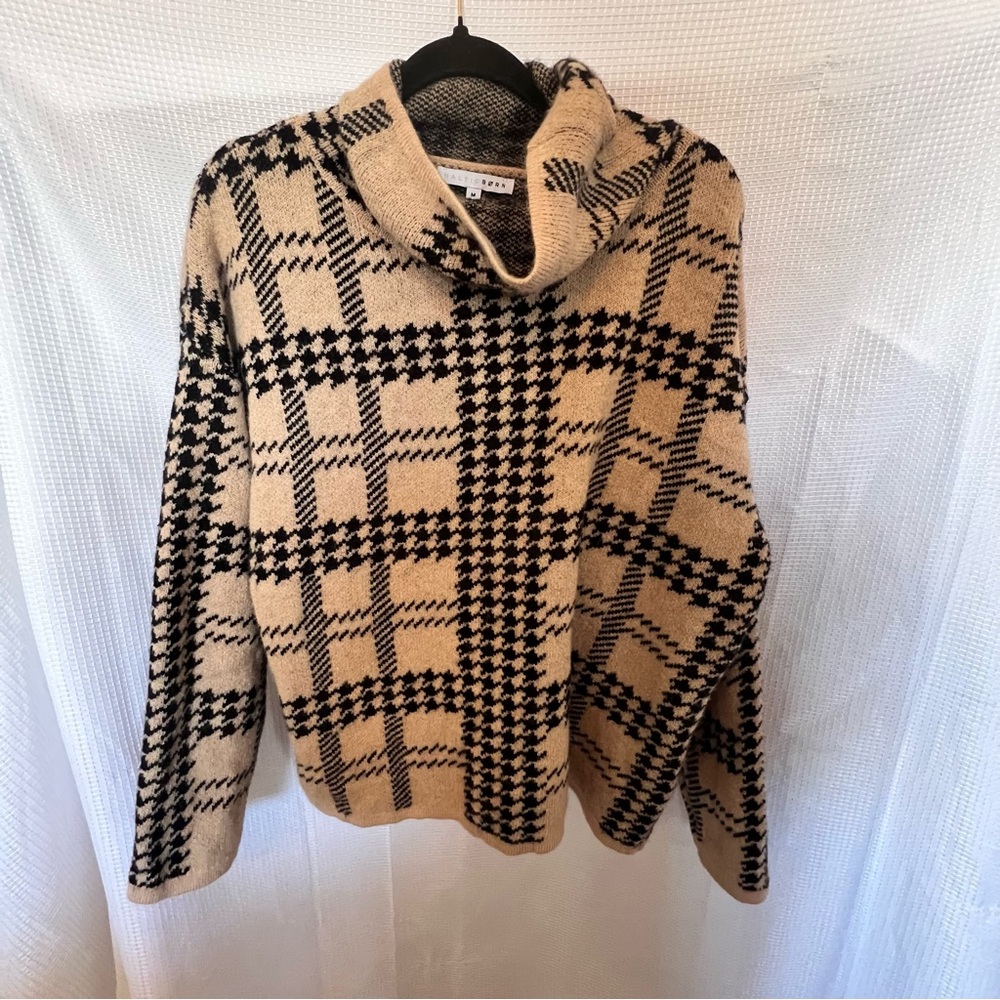 Medium Baltic Born Houndstooth Plaid Pattern Sweater R